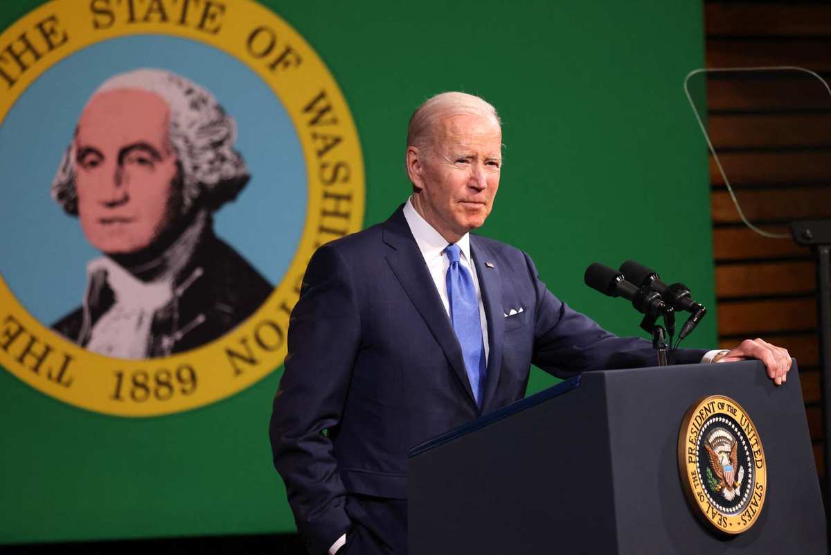 Biden felicitó a Macron tras su triunfo en Francia (AFP)