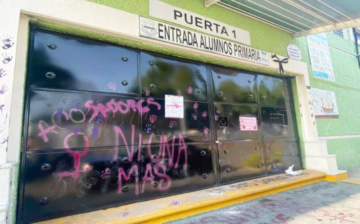 Feministas marchan para señalar acoso en  instituciones educativas de Tehuacán | Especial