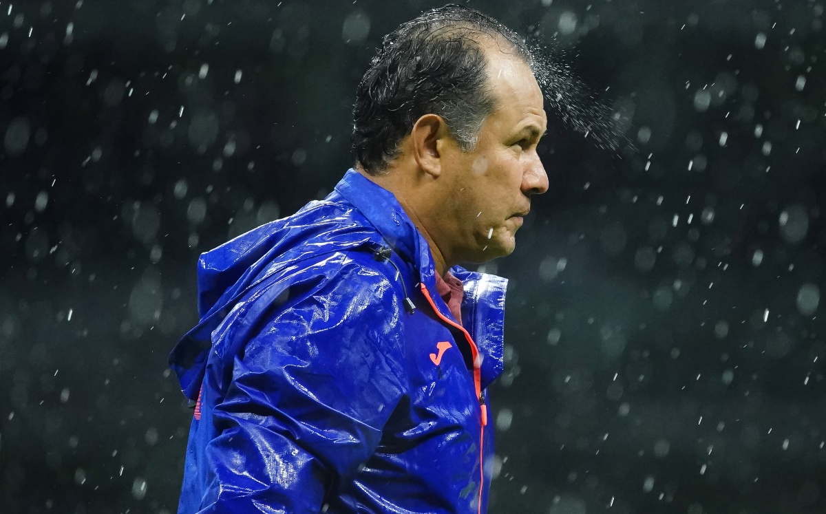Juan Reynoso no piensa renunciar al Cruz Azul por el momento (Mexsport)