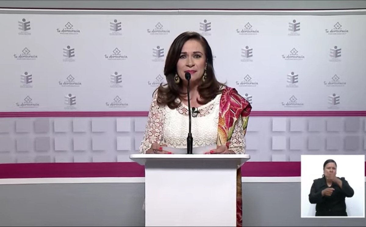 La moderadora Julieta Lujambio confirmó la cancelación del debate. | Captura