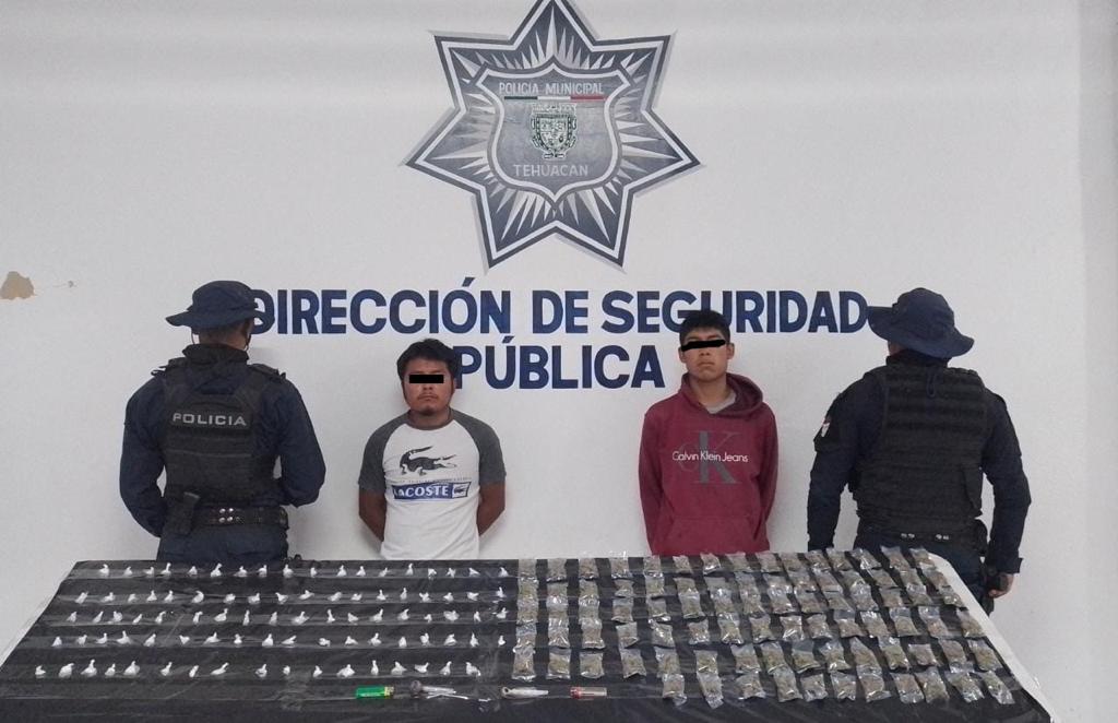 Policía detiene a tres hombres con aparente marihuana y cristal | Especial