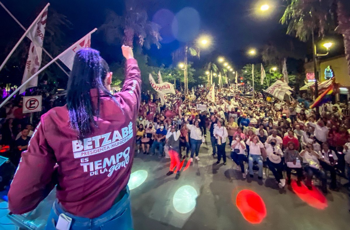 Betzabé Martínez en su recorrido dominical. (Especial)