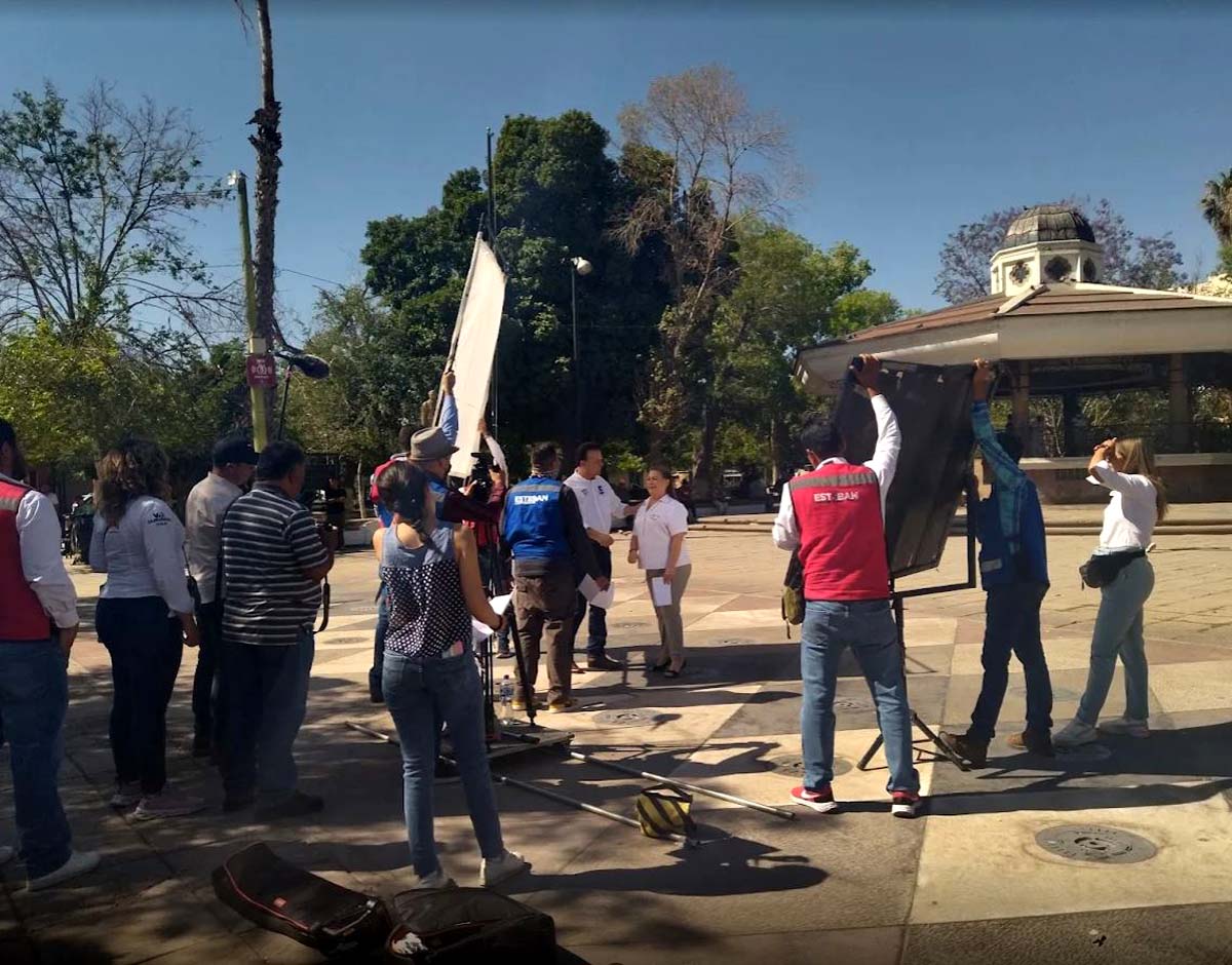 Las declaraciones las realizaron mientras grababan un spot en la Plaza de Armas de Gómez Palacio. (Especial)