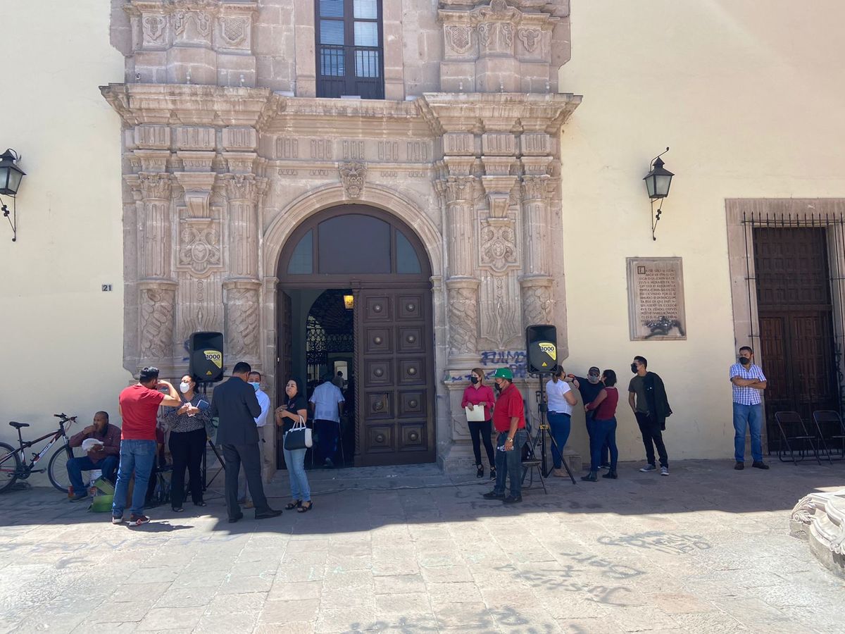 Integrantes del Sindicado de Trabajadores Administrativos de Universidad Juárez. (Especial)
