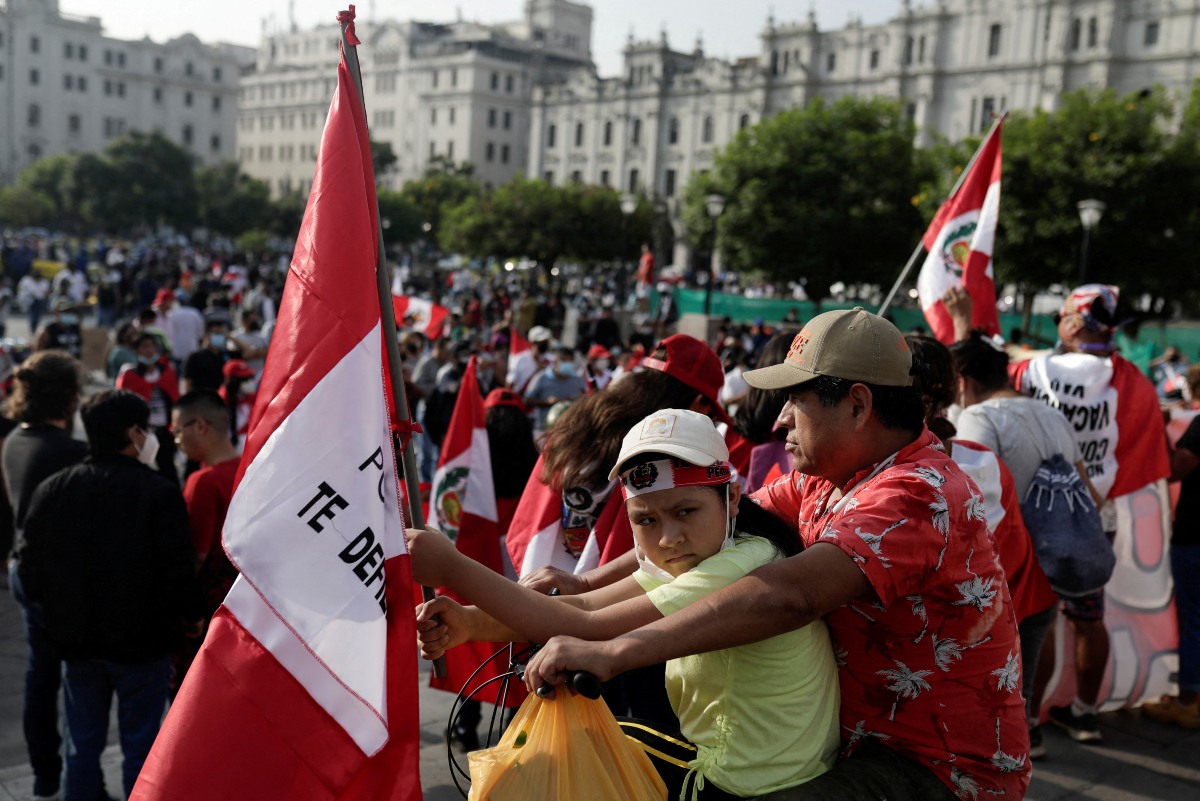 Más de un tercio de la población está completamente en contra de reformar la Constitución de 1993. (Reuters)