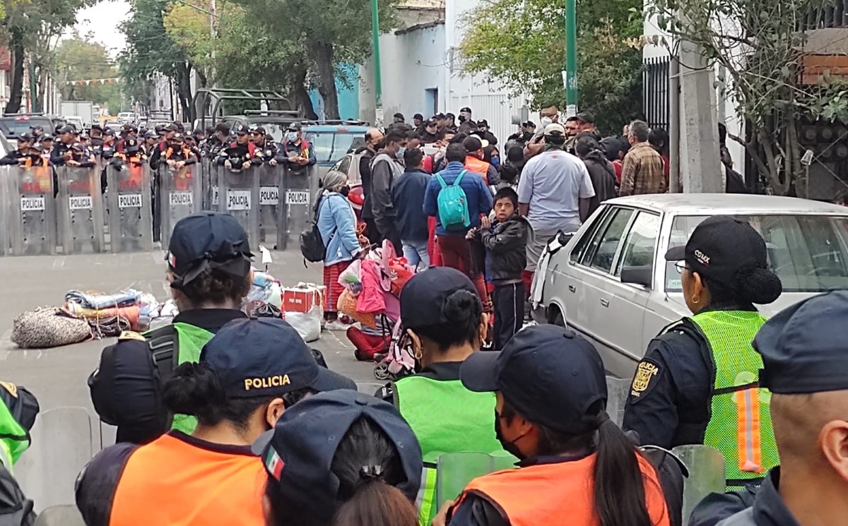 Los integrantes de la comunidad Triqui fueron encapsulados por policías. | César Velázquez
