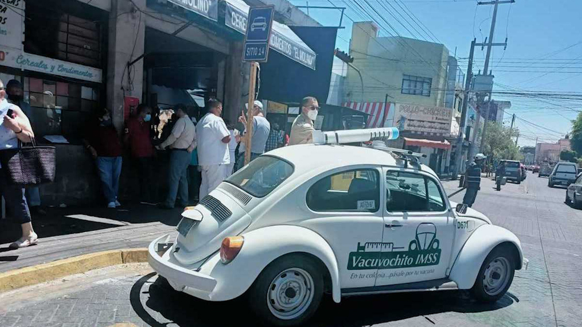 Jaliscienses aprovechan 'vacuvochito' y acuden a vacunarse contra covid-19
