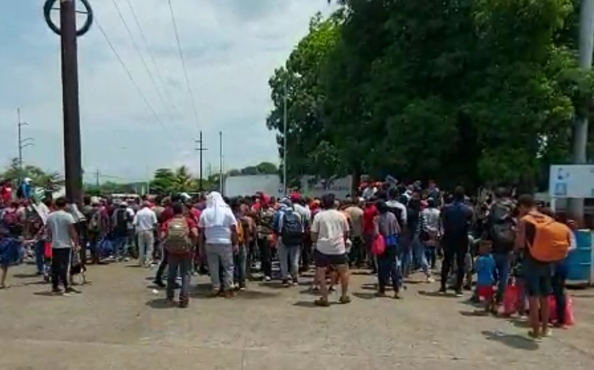 Migrantes bloquearon la carretera Nueva Alemania en Chiapas. | Especial
