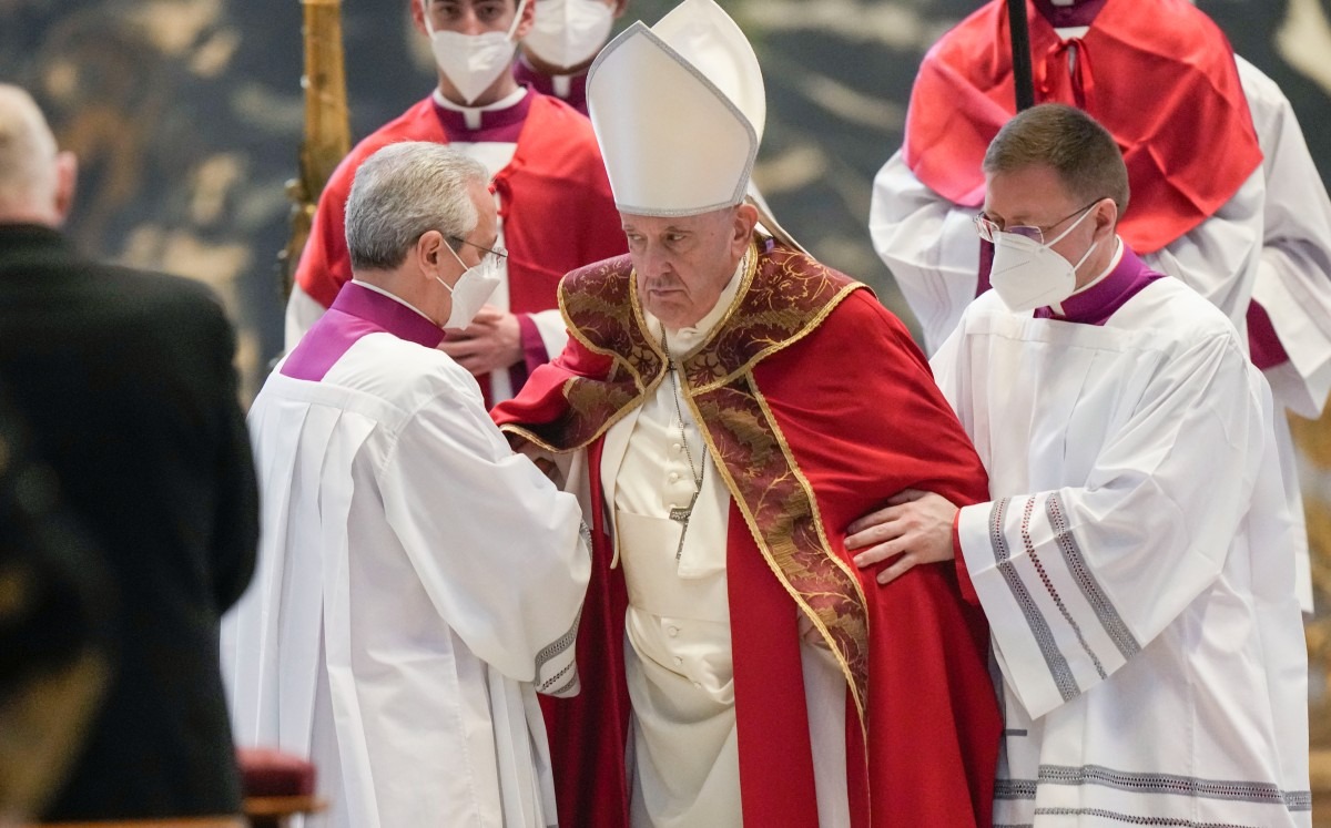 Papa Francisco vuelve a anular actividades por problema de rodilla