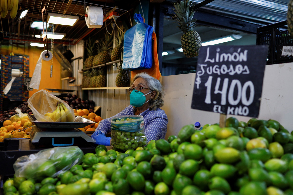 El proyecto también incluye asignaciones familiares y beneficio por canasta básica de alimentos. (Reuters)