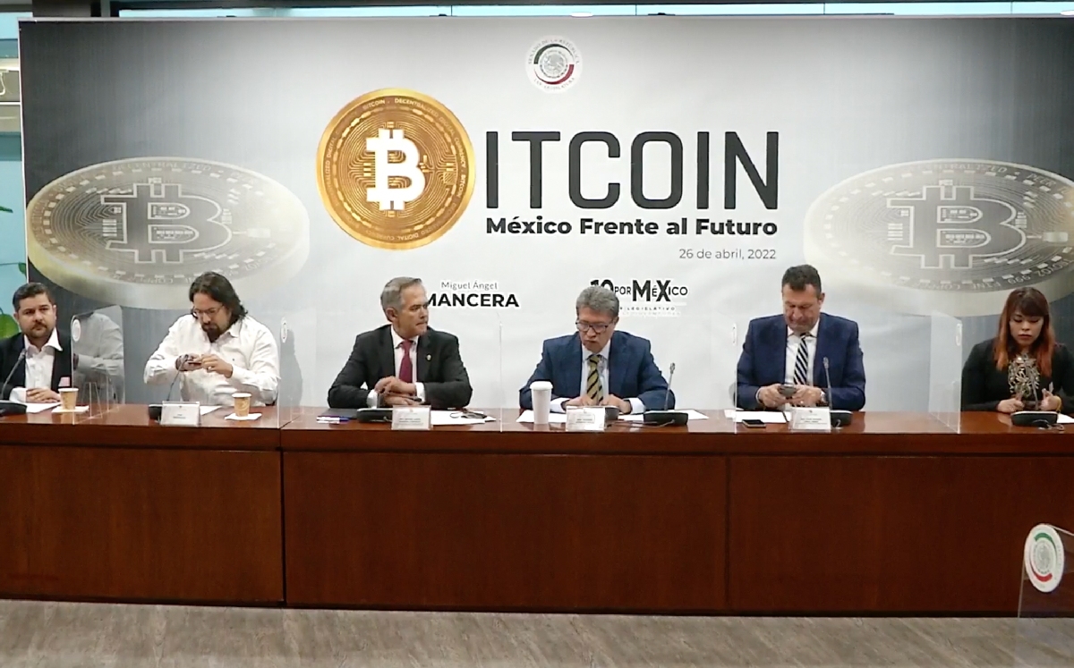 los senadores participaron en el foro Bitcoin México Frente al Futuro. | Especial