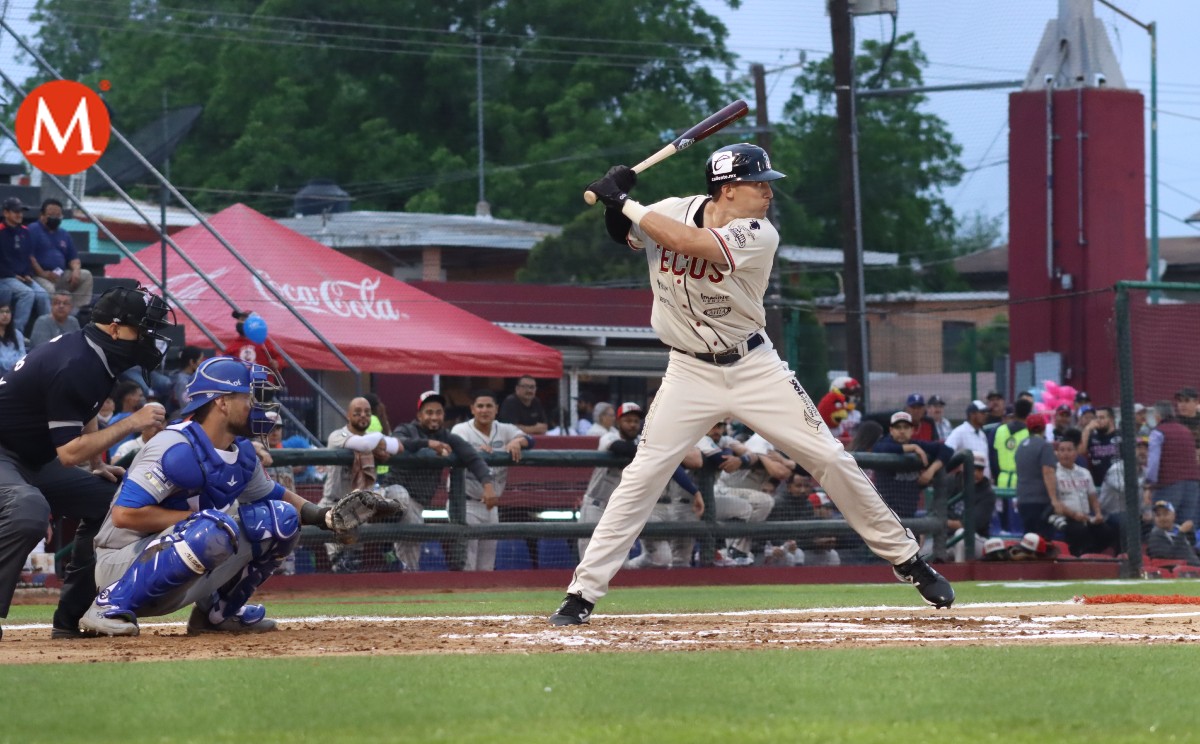 Tecolotes Dos Laredos apalea a Acereros de Monclova en debut en casa