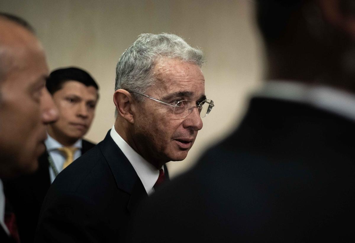 Álvaro Uribe es acusado de manipular testigos en sus denuncias en contra. (EFE)