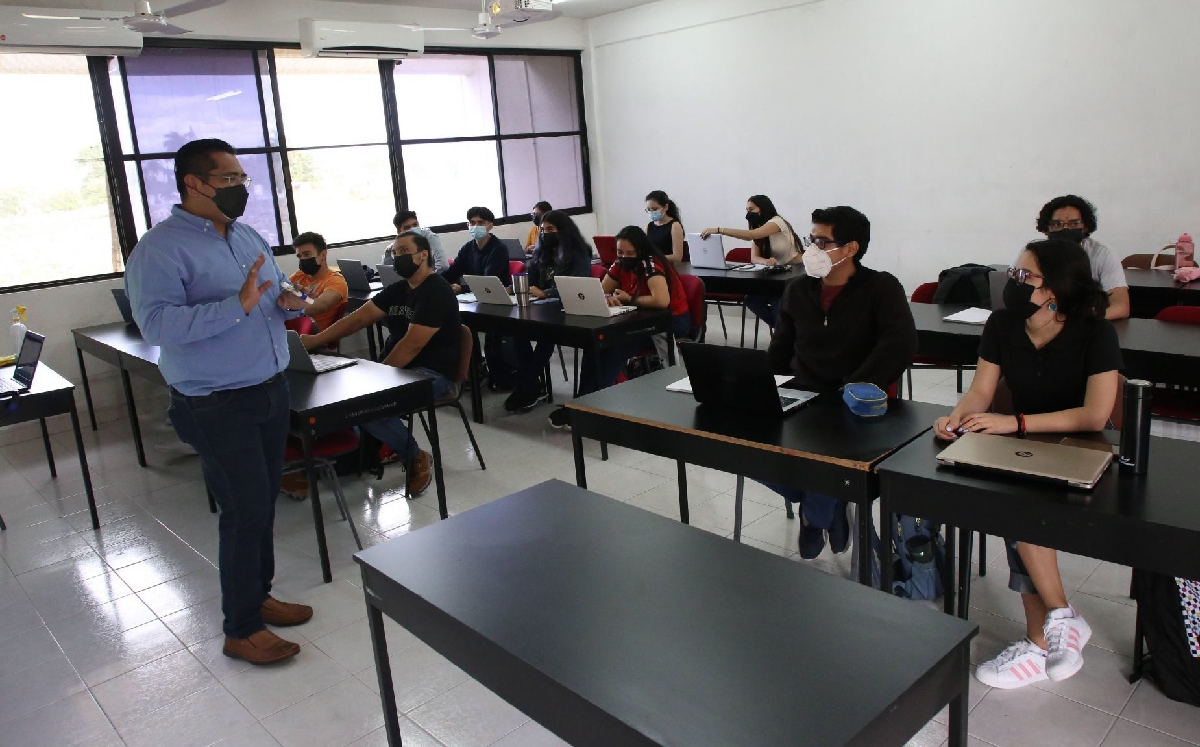 Hasta el momento se han atendido y regularizado más de 27 mil claves docentes. | Cuartoscuro