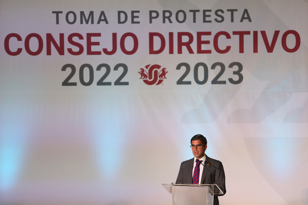 Raúl Uranga tomó protesta como el nuevo dirigente de la Cámara de Comercio de Guadalajara. (Fernando Carranza)