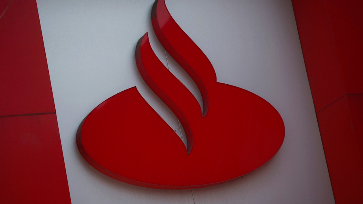 Santander reitera interés por Banamex