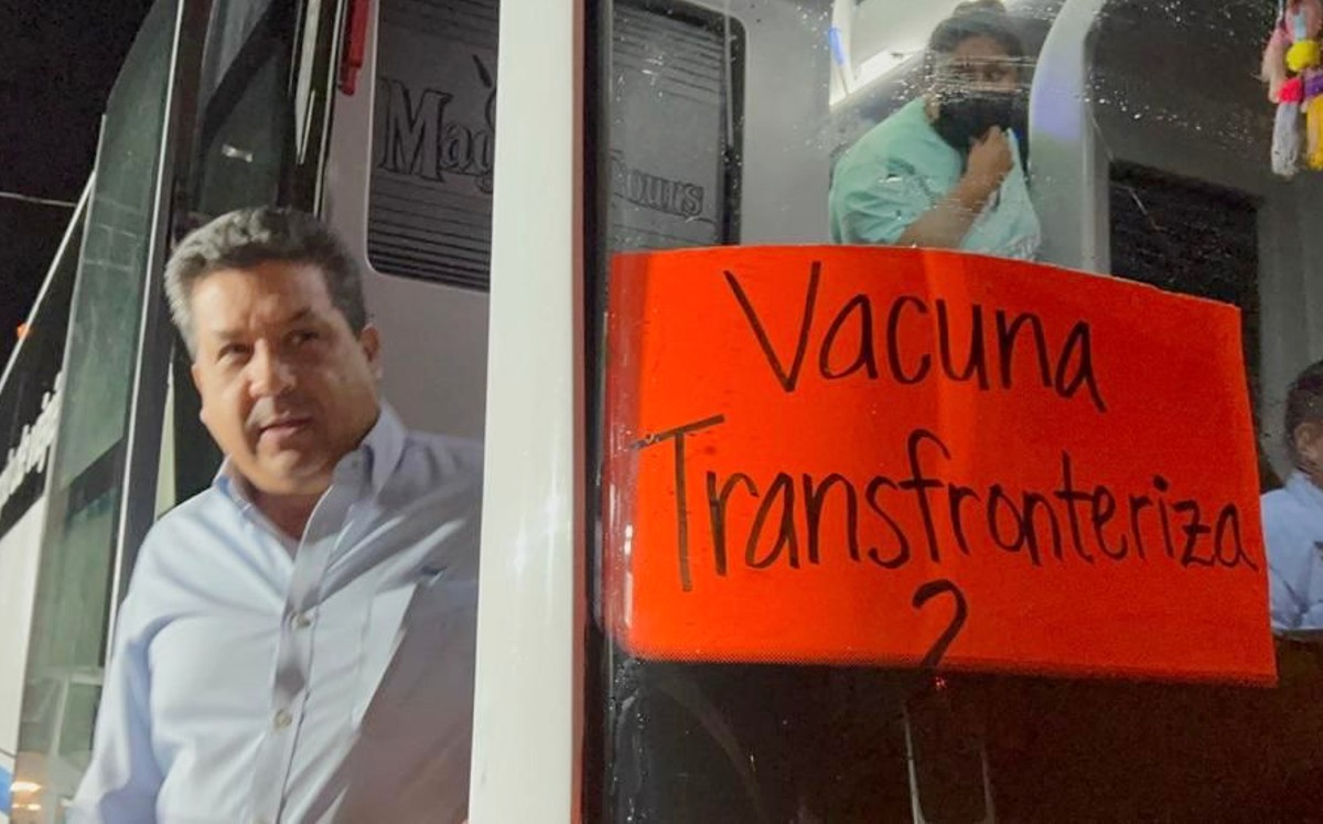 Gobernador de Tamaulipas supervisó el traslado de personas que acuden a recibir vacuna en Texas