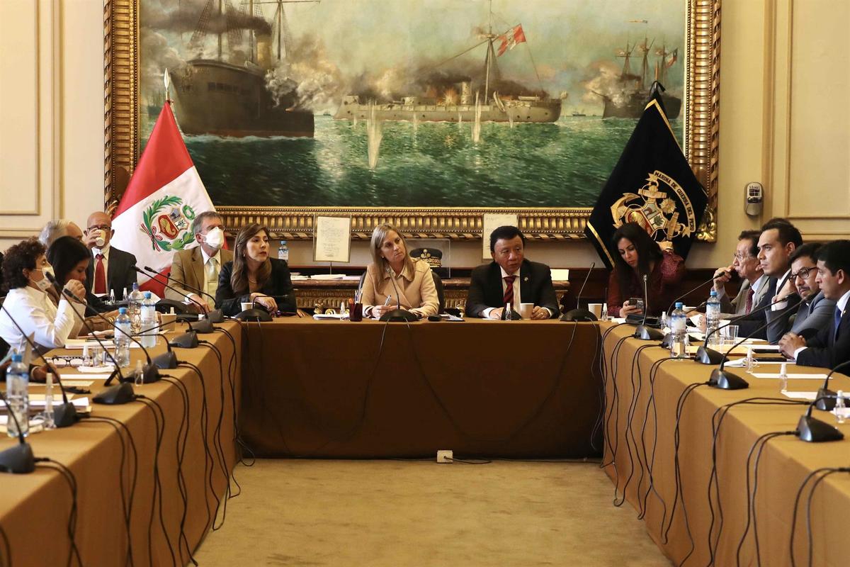 Con esta nueva iniciativa de ley se reduciría el gobierno de Pedro Castillo (EFE)