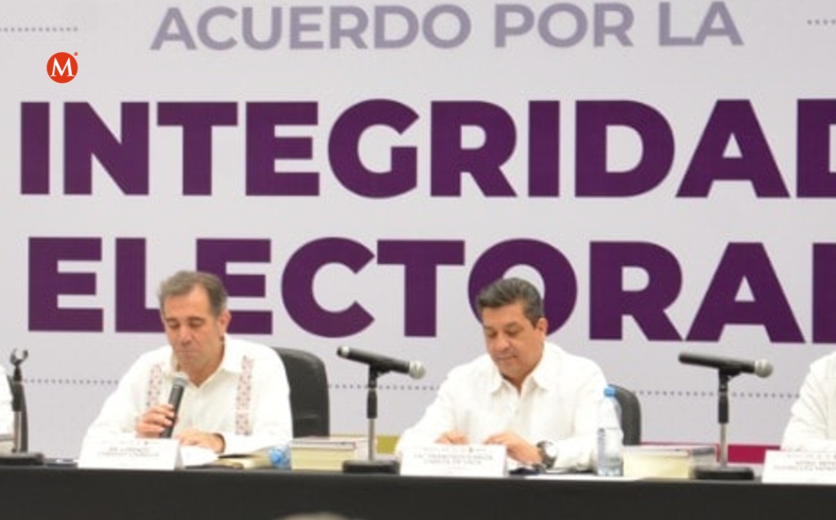 Lorenzo Córdova, titular del INE y Francisco García Cabeza de Vaca, gobernador de Tamaulipas. (Especial)