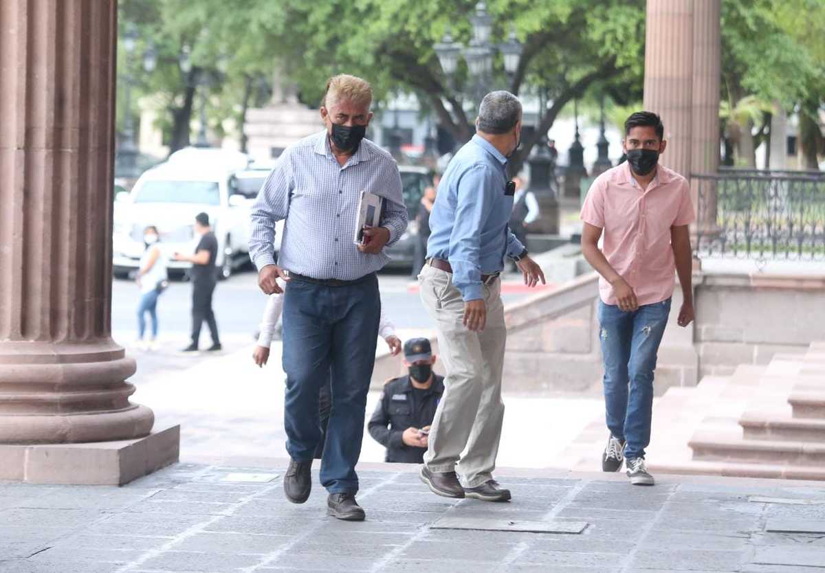 Samuel García se reúne con papá de Yolanda, mujer desaparecida en NL. Foto: Jorge López.