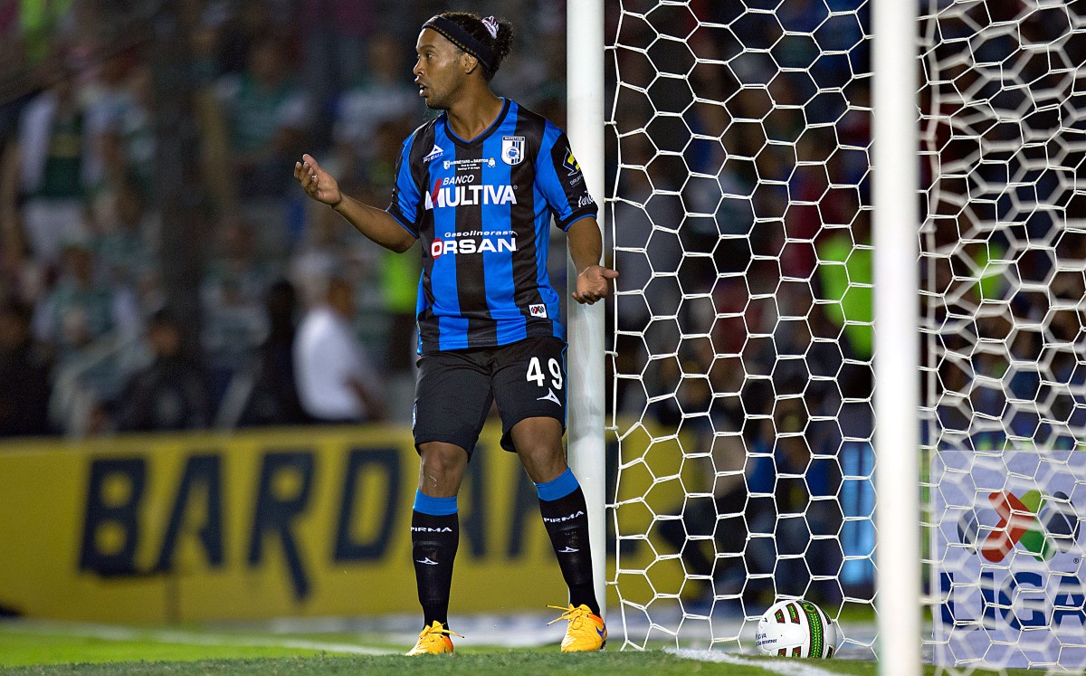 El día que corrieron a Ronaldinho de un entrenamiento con el Querétaro (Imago7)