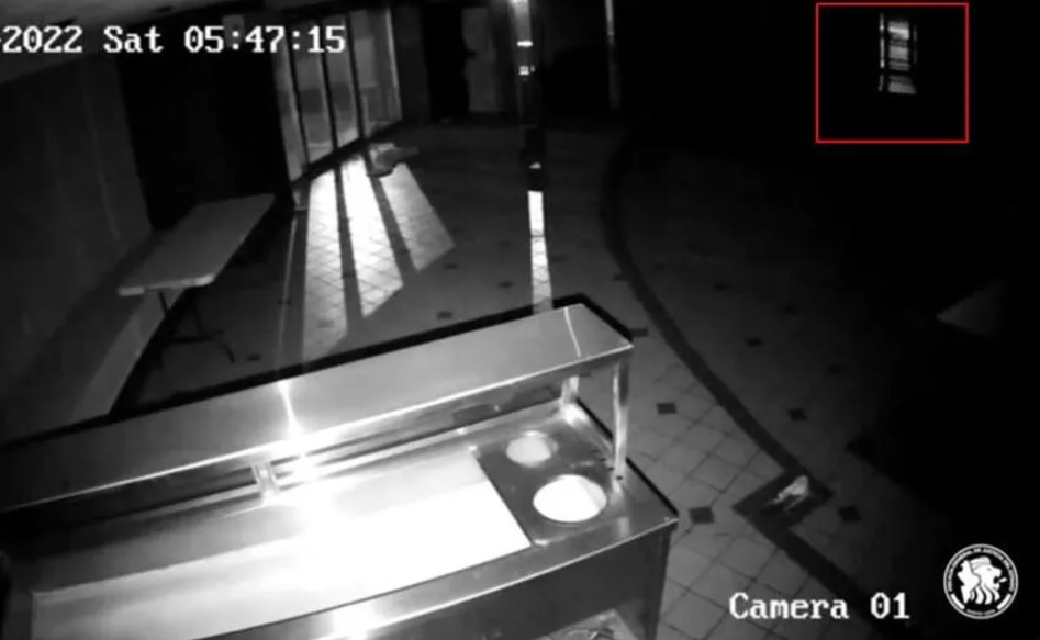 Video de motel donde hallaron a Debanhi capta a persona subiendo a auto. Foto: Especial.