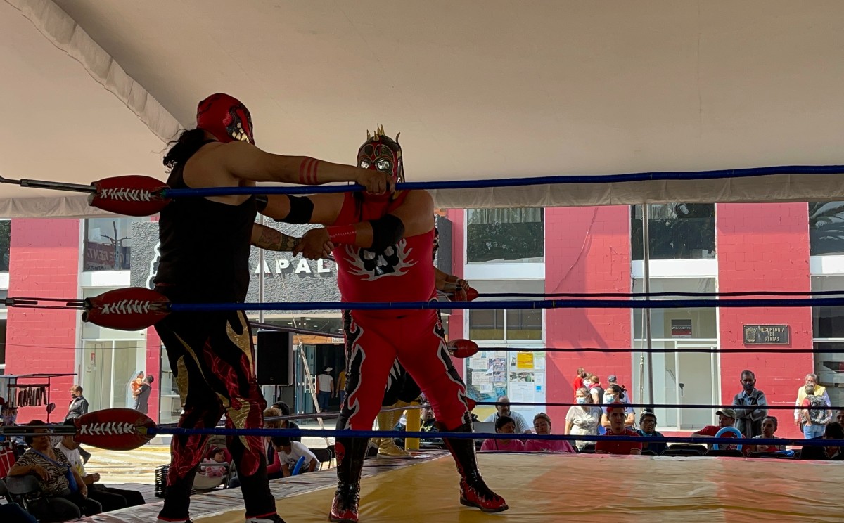 "Función de lucha libre en Ixtapaluca" |