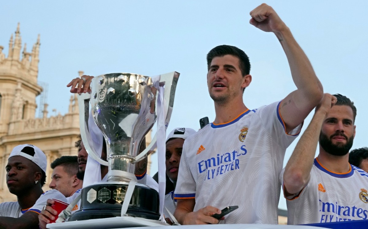 Thibaut Courtois lanza dardo al Barcelona tras ganar LaLiga con el Real Madrid (AP)