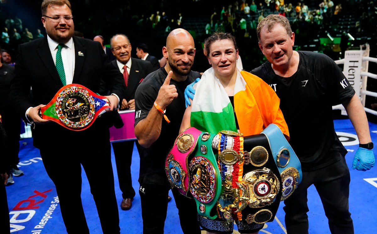 Katie Taylor vence a Amanda Serrano y mantiene sus títulos (AP)