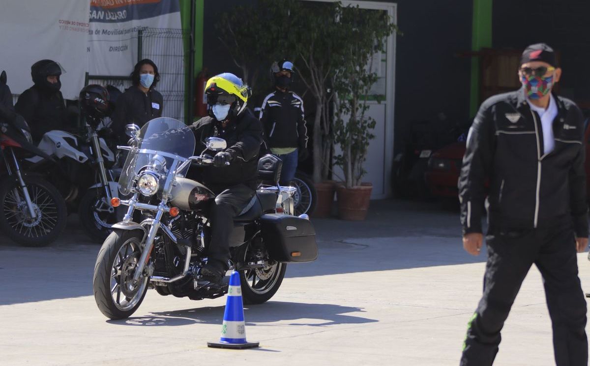 Semovi abre escuela de manejo gratis para motociclistas; registro