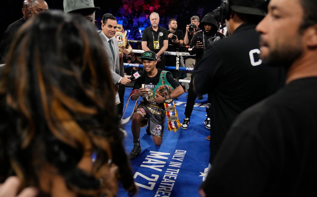 Shakur Stevenson propone matrimonio a su novia (AP)