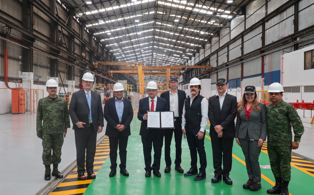 AMLO firma con Bombardier-Alstom compra de 42 convoyes para el Tren Maya. | Twitter