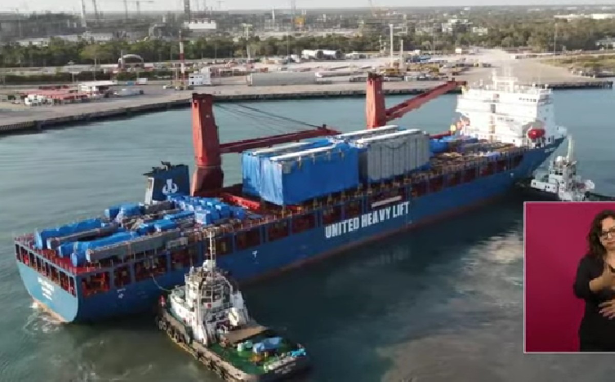 Continúa la llegada de embarcarciones al puerto de Dos Bocas. Foto: ESPECIAL