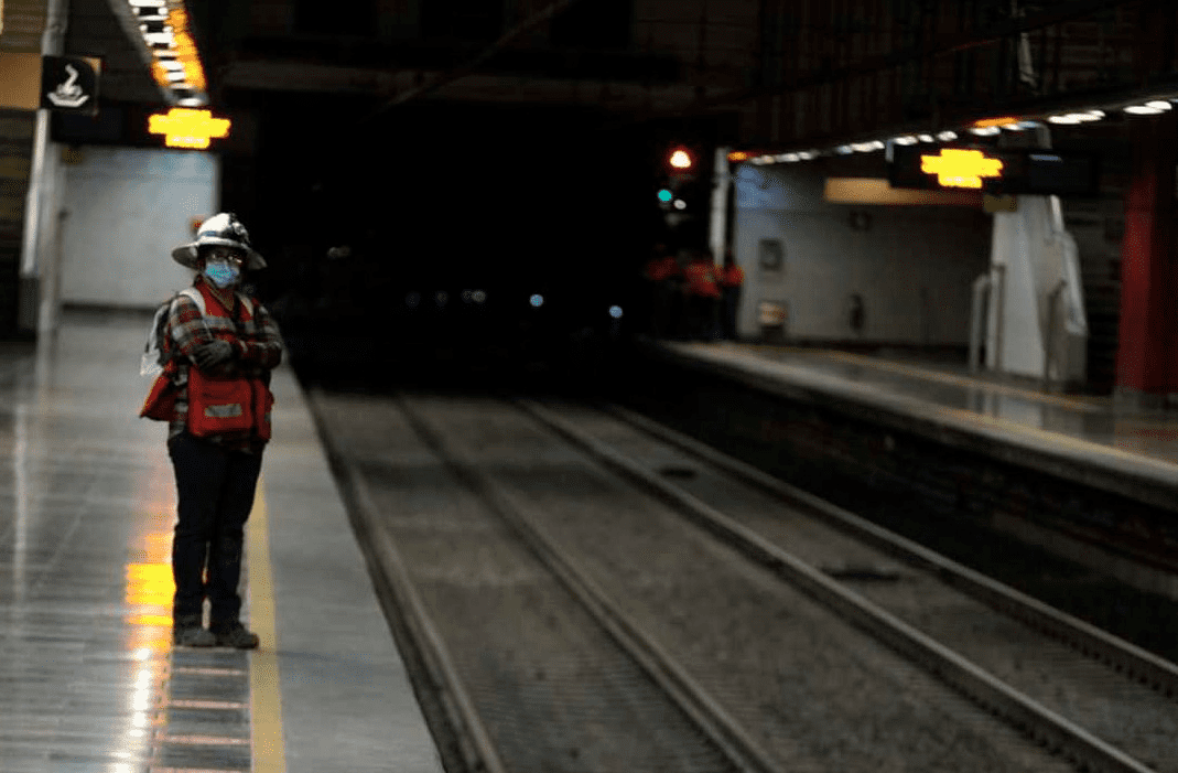 Línea 12 del Metro en la Estación Mexicaltzingo. (Jesús Quintanar)