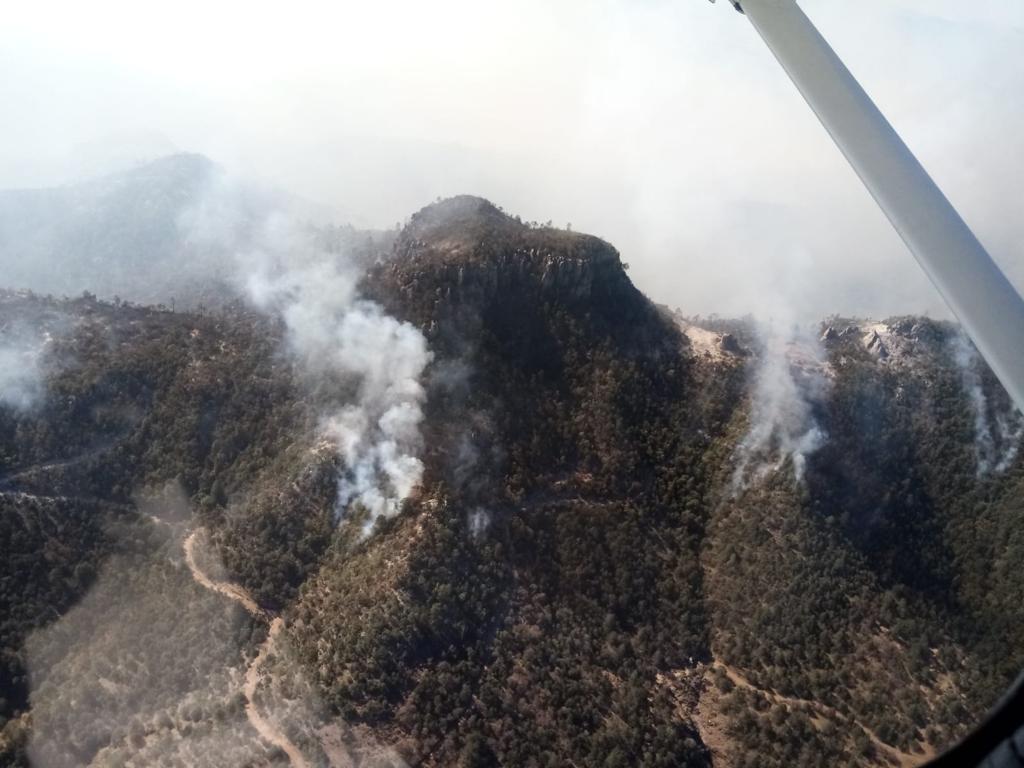 Se mantiene activo incendio. (Especial)