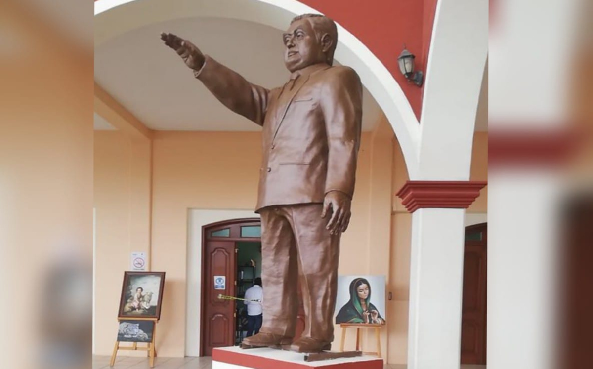 Colocan estatua de Miguel Barbosa en el palacio de Zinacatepec | Especial