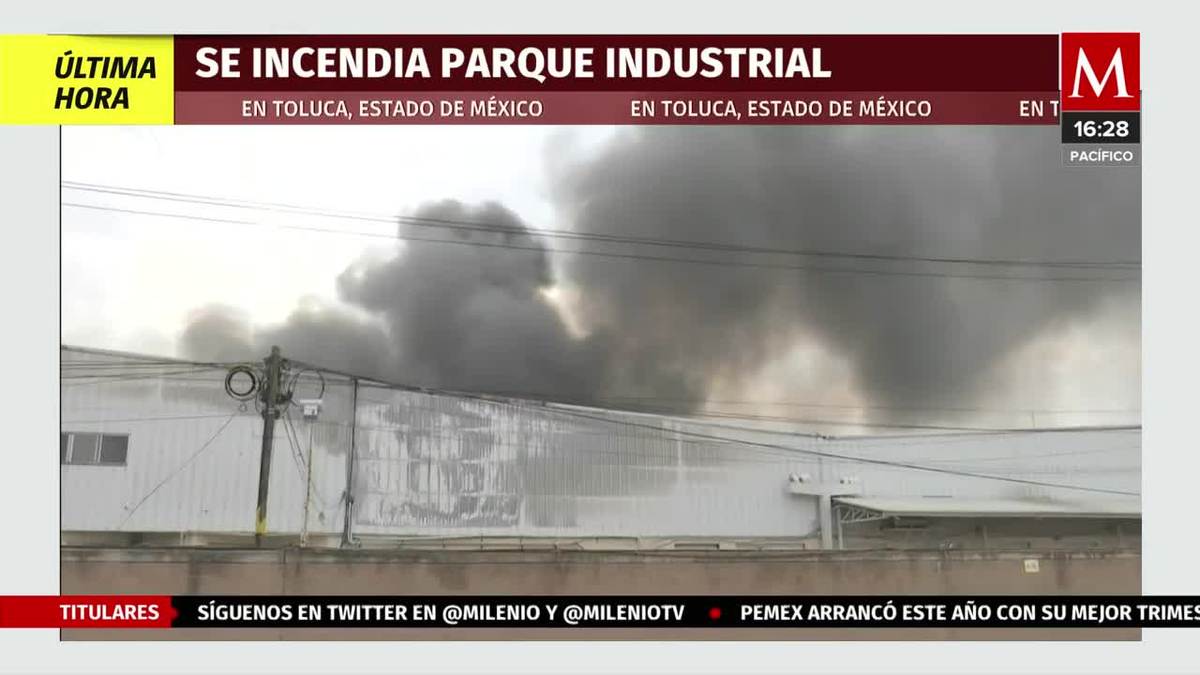 Incendio consume fábrica de alcohol en Lerma, Edomex