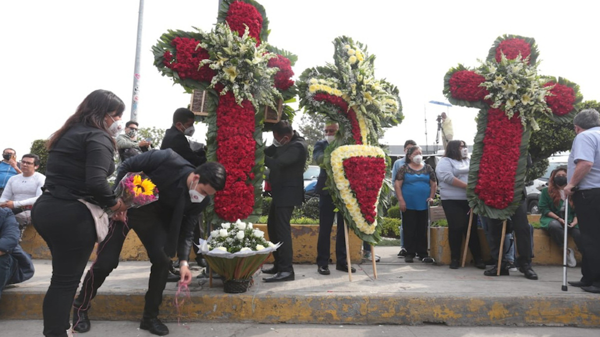 Víctimas del colapso de la Línea 12 del Metro regresan a la zona cero para exigir justicia