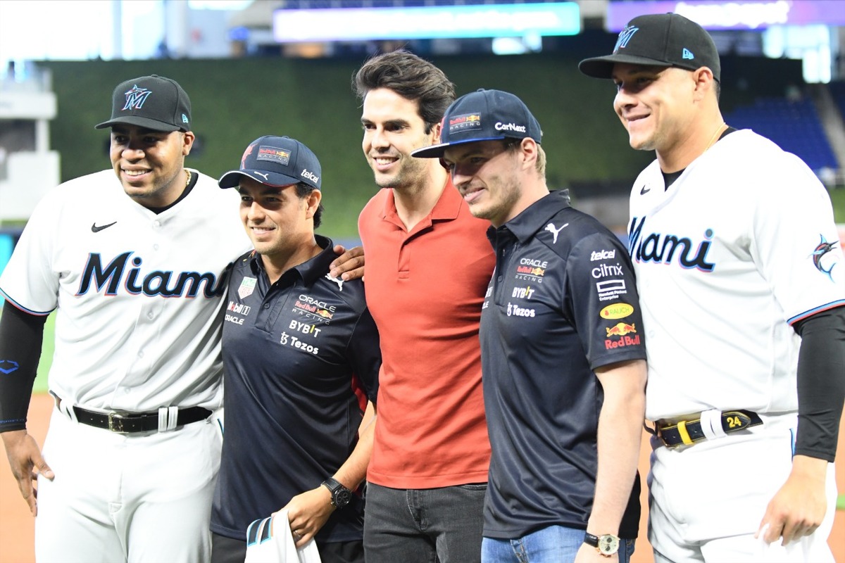 Checo Pérez con los Marlins (Twitter: @losmarlins)