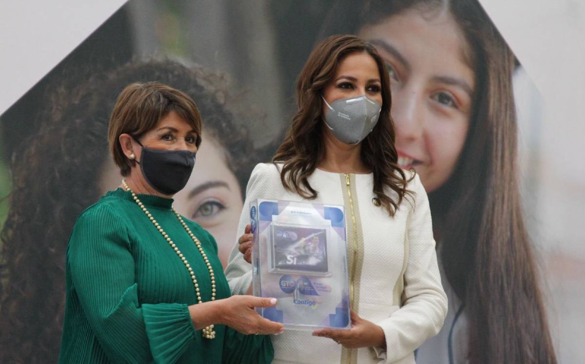 Libia García hace entrega del cuarto informe de gobierno a Congreso de Guanajuato.-