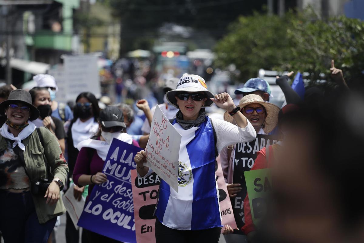 Varias personas han manifestado a favor de sus Derechos Humanos (EFE)