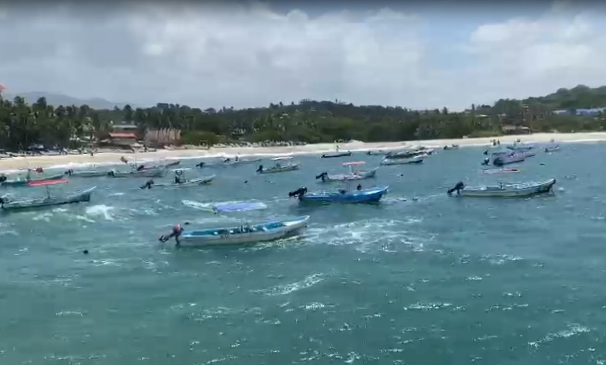 Piden a embarcaciones pequeñas salir del mar. (Óscar Rodríguez)