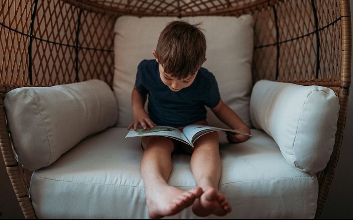 Sebastian Esposito es un apasionado de la lectura y el conocimiento. |  @litttle.einstein