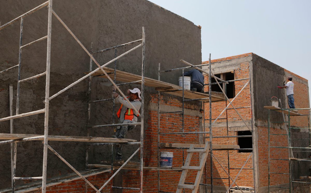 Trabajadores de la construcción durante una obra | Andrés Lobato