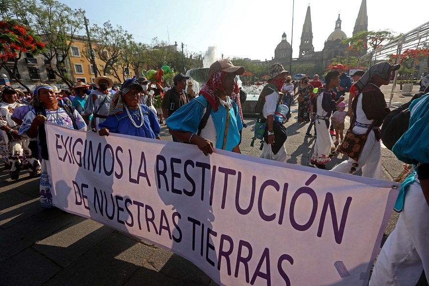 Alfaro se reúne con Wixárikas que van a CdMx a reclamar sus tierras (Fernando Carranza)