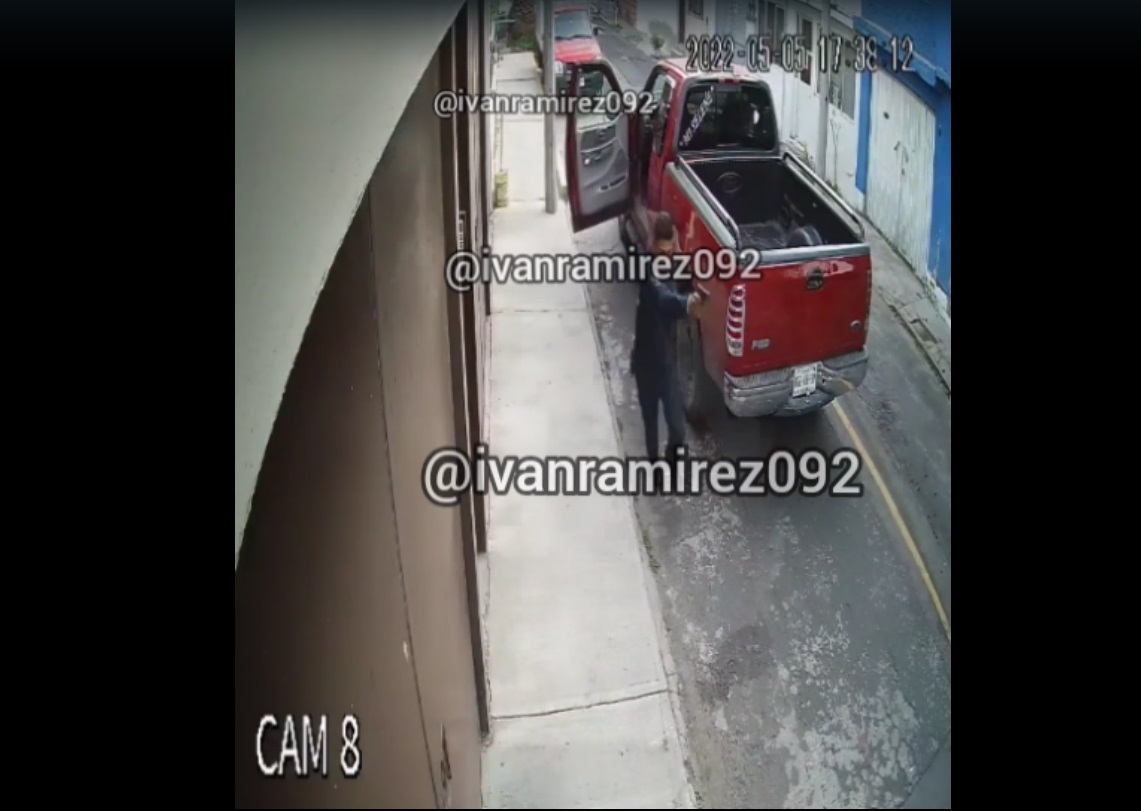 El policía logró frustrar el asalto. (Captura)