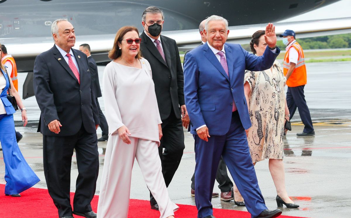 El embajador acompañó a López Obrador durante su estancia en El Salvador. | Twitter