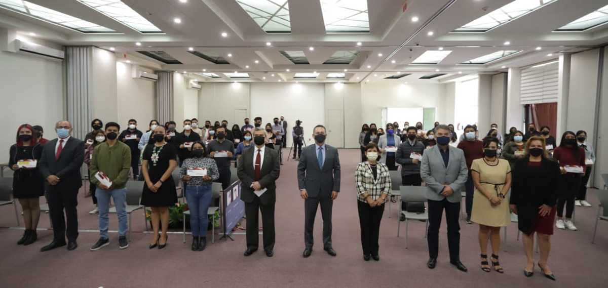 UAEH beneficia a estudiantes con becas para que continúen sus estudios (Cortesía)