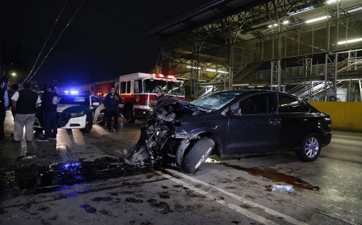 Conductor resulta ileso tras fuerte choque. | Enrique Luna
