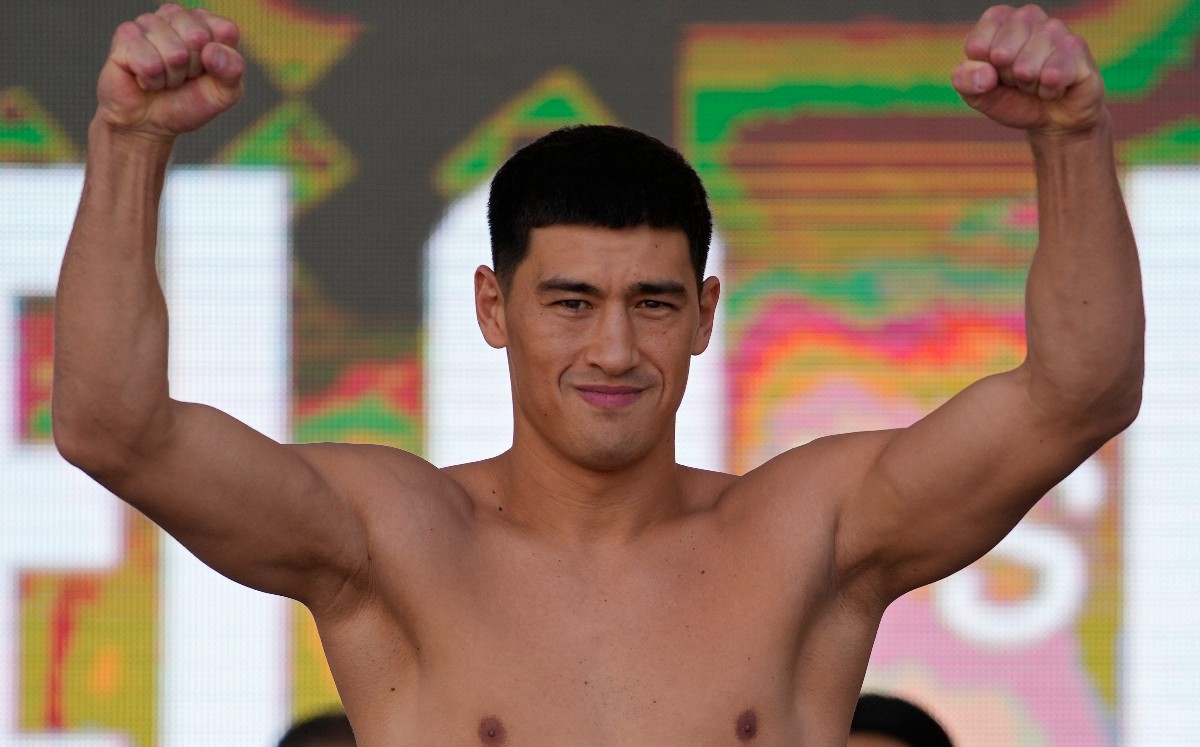 Dmitry Bivol saldrá ante Canelo Álvarez sin bandera ni himno (AP)